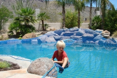 Pool-Safety-net-support-weight-of-child